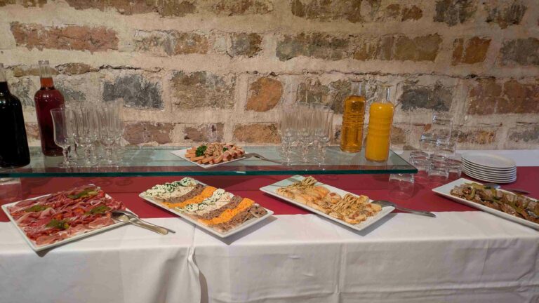 Apéritif dans le caveau du VTF